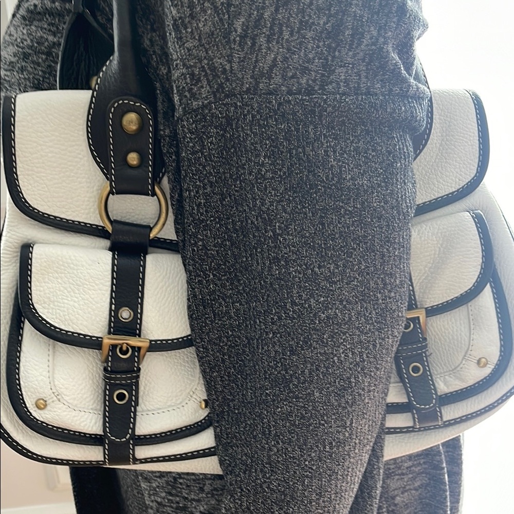Stylish White and Navy Women's Handbag - Picture 13 of 16